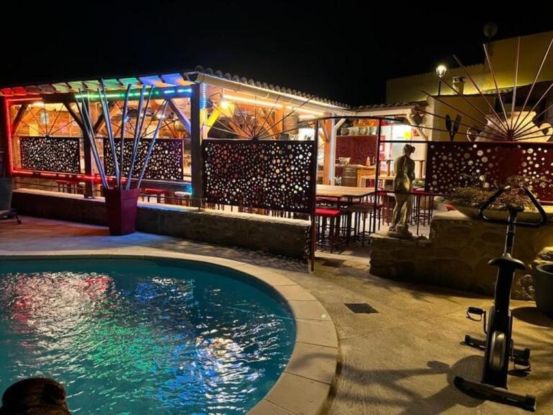 Local commercial - 200 m² - 4 pièces