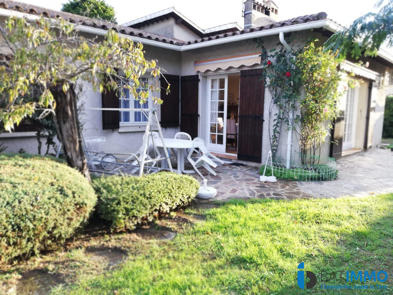 Maison traditionnelle - 195 m² - 10 pièces