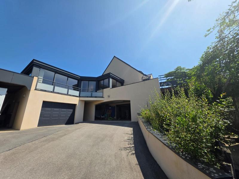 Maison contemporaine - 200 m² - 8 pièces