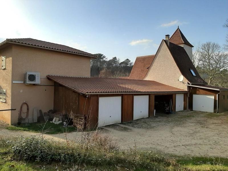 Maison - 300 m² - 10 pièces