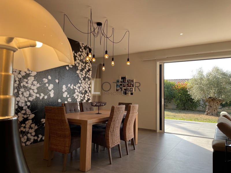 Maison - 240 m² - 5 pièces