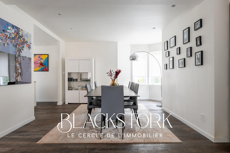 Villa - 243 m² - 7 pièces