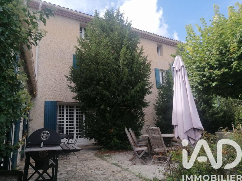 Maison - 216 m² - 9 pièces