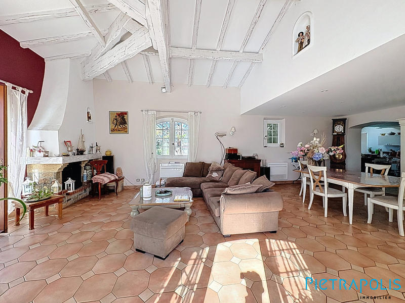 Villa - 287 m² - 8 pièces