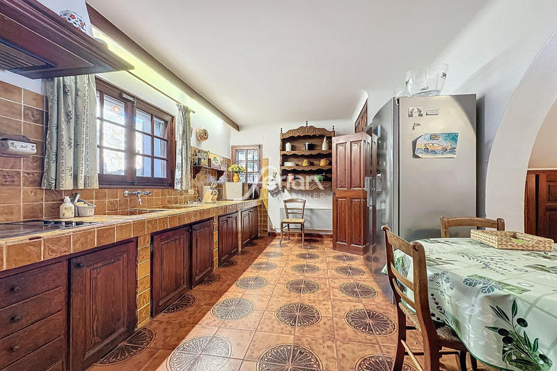 Propriété - 400 m² - 9 pièces