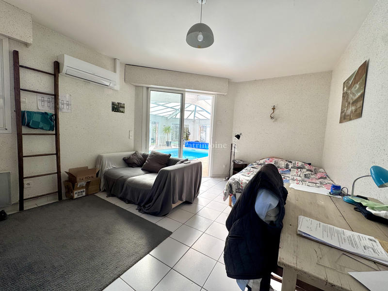 Maison - 235 m² - 7 pièces