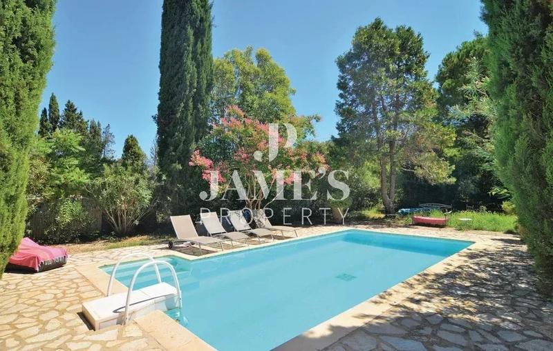 Maison - 94 m² - 5 pièces