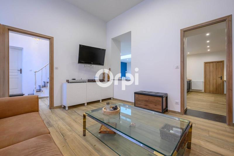 Maison - 180 m² - 7 pièces