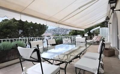 Villa - 240 m² - 8 pièces