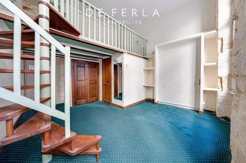 Appartement - 837 m² - 22 pièces