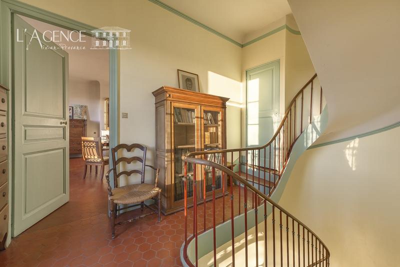 Maison - 229 m² - 8 pièces