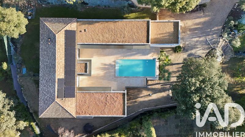 Maison - 229 m² - 5 pièces