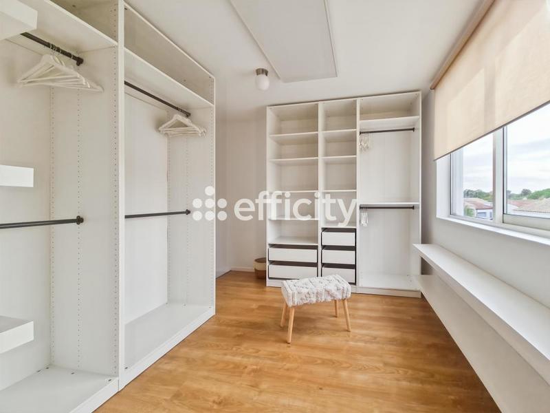 Villa - 208 m² - 9 pièces