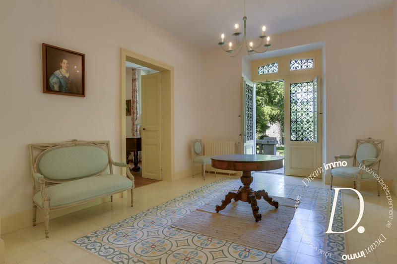 Maison - 408 m² - 12 pièces