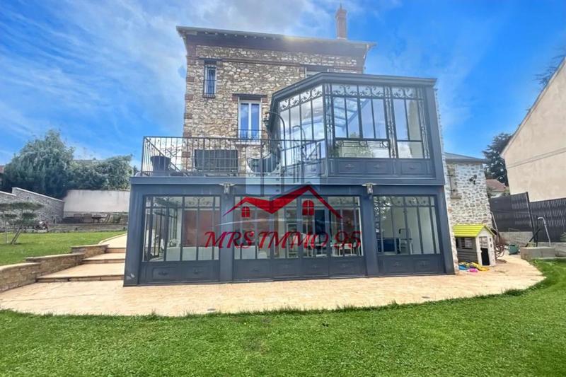 Maison - 180 m² - 8 pièces