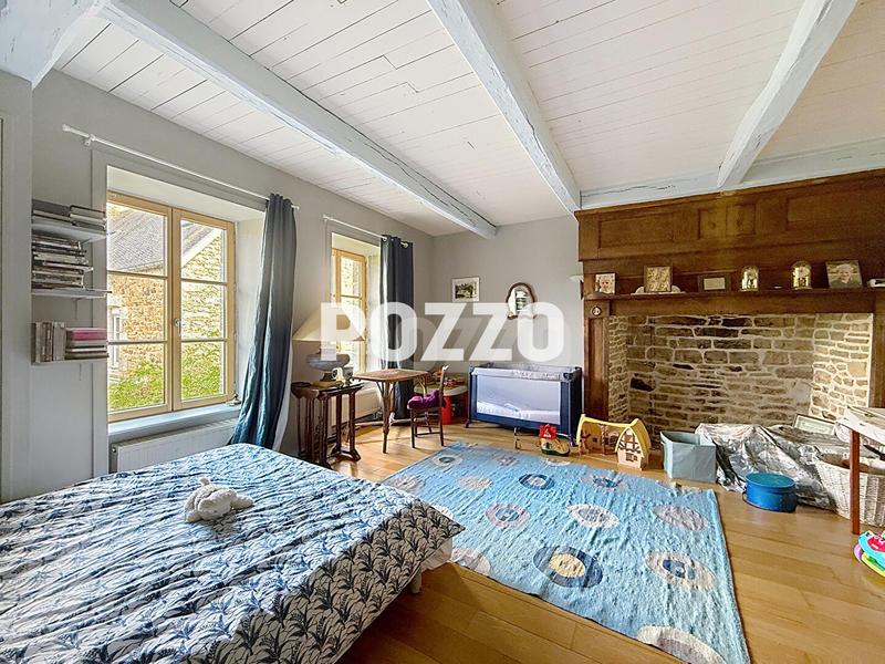 Maison - 210 m² - 8 pièces