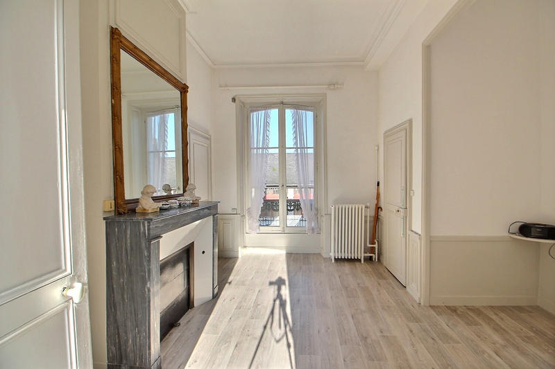 Demeure - 255 m² - 8 pièces