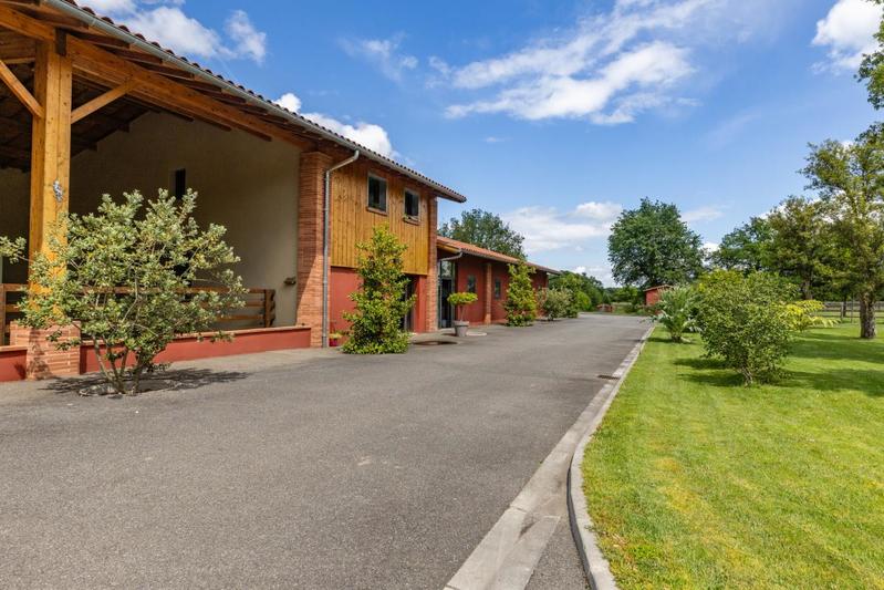 Propriété - 424 m² - 10 pièces