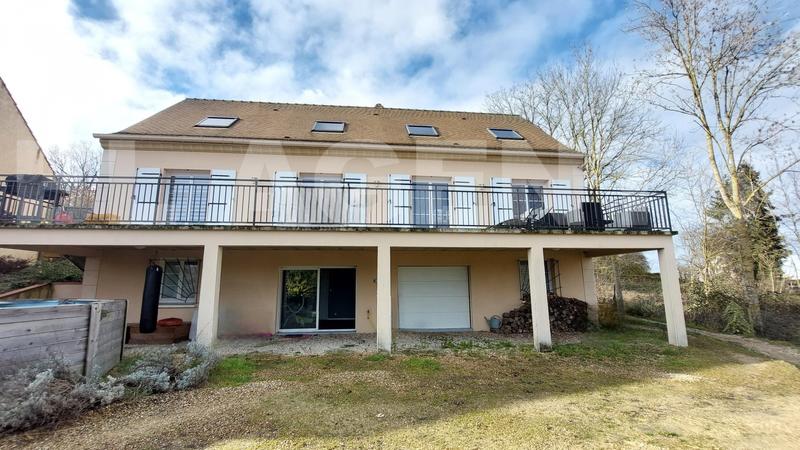 Maison - 177 m² - 9 pièces