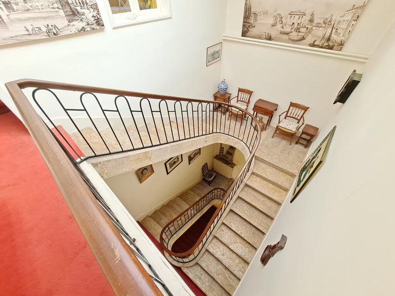 Maison - 288 m² - 10 pièces