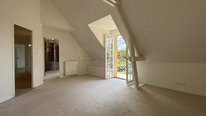 Maison - 244 m² - 6 pièces