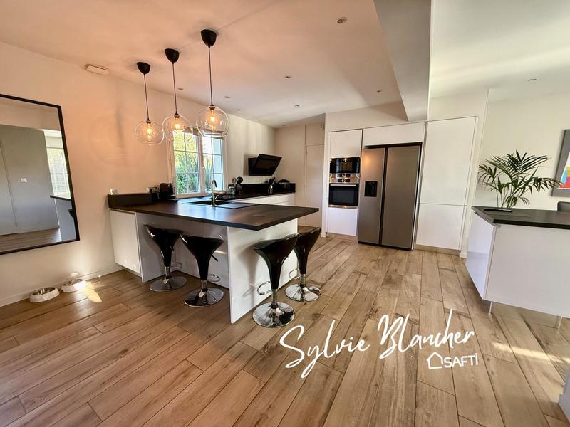 Maison - 197 m² - 7 pièces