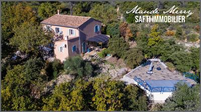 Maison - 170 m² - 8 pièces