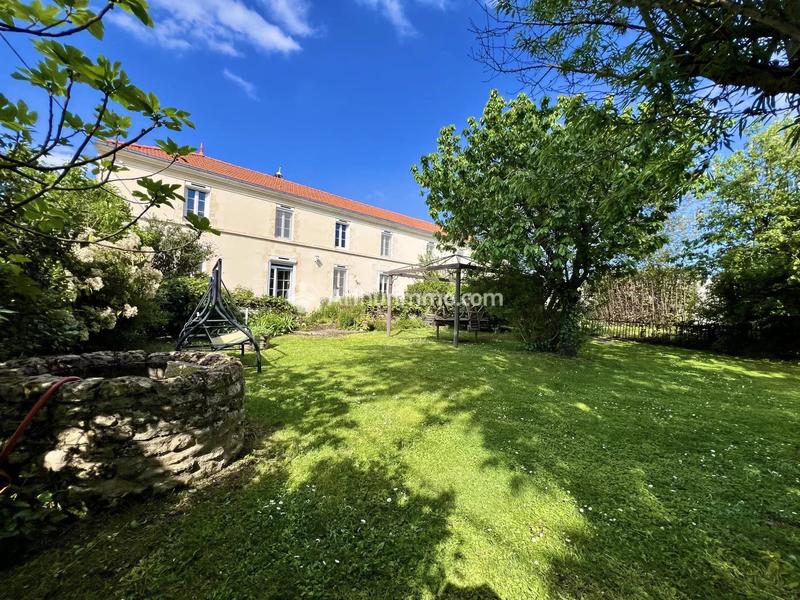 Maison - 220 m² - 8 pièces