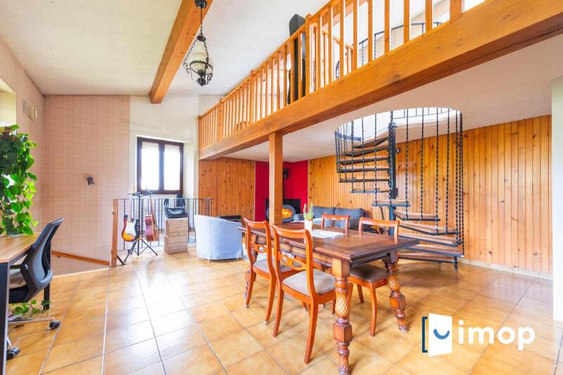Maison - 747 m² - 5 pièces