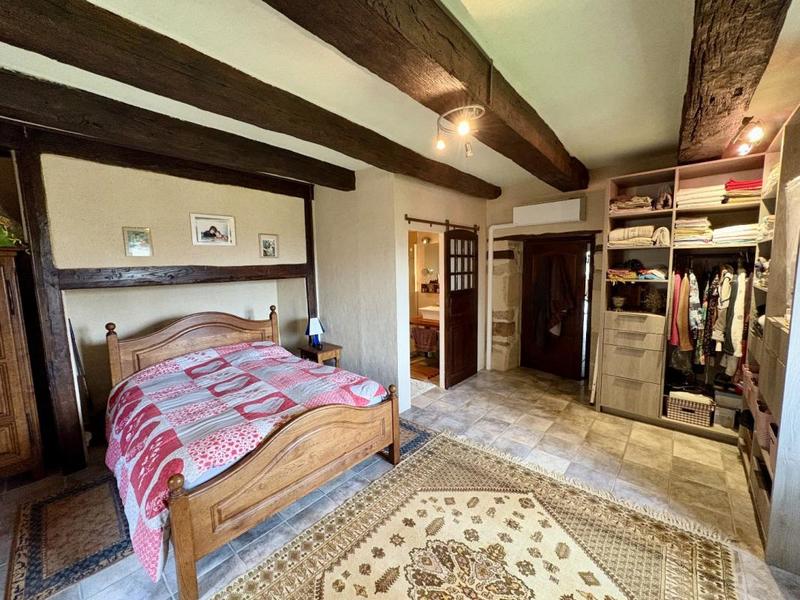 Maison en pierre - 203 m² - 7 pièces