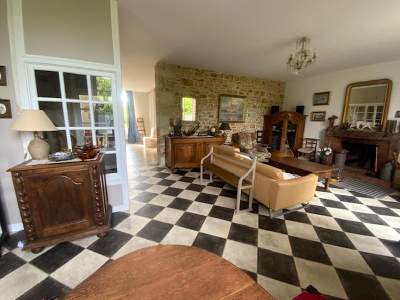 Maison - 235 m² - 7 pièces