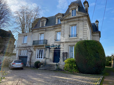 Maison - 379 m² - 15 pièces