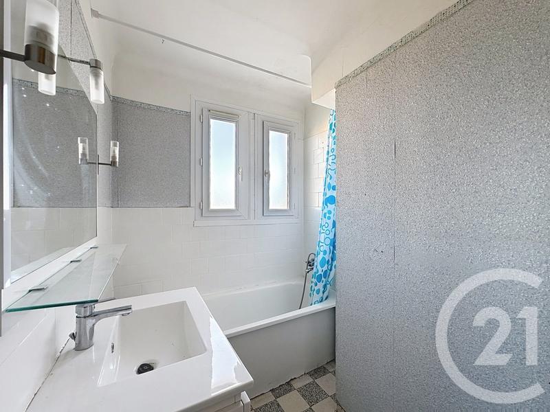 Appartement - 80 m² - 5 pièces