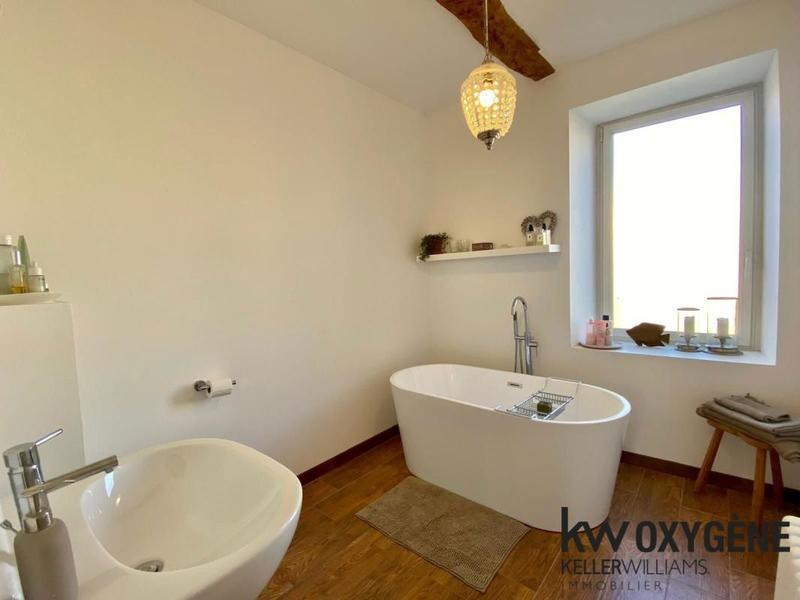 Maison - 220 m² - 6 pièces