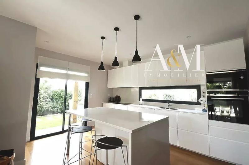 Maison - 140 m² - 5 pièces