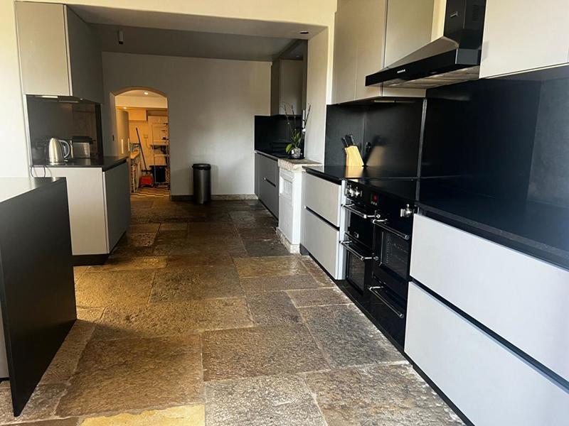 Demeure - 300 m² - 7 pièces