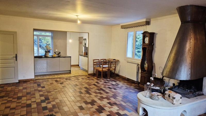 Maison traditionnelle - 180 m² - 7 pièces