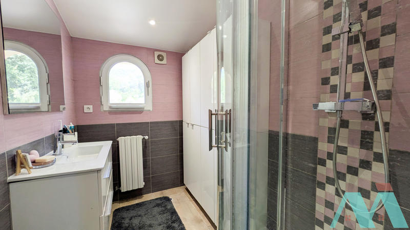 Propriété - 325 m² - 7 pièces