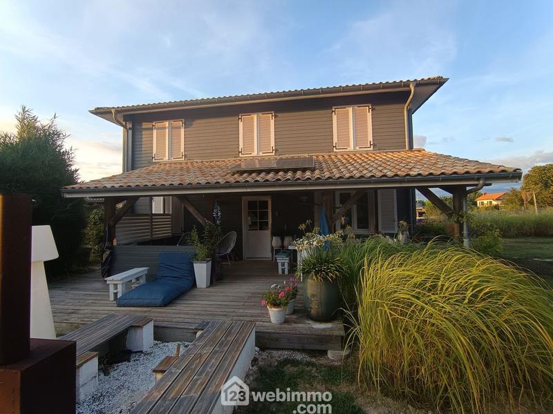 Maison - 737 m² - 20 pièces