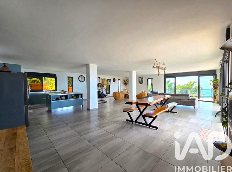 Maison - 422 m² - 12 pièces