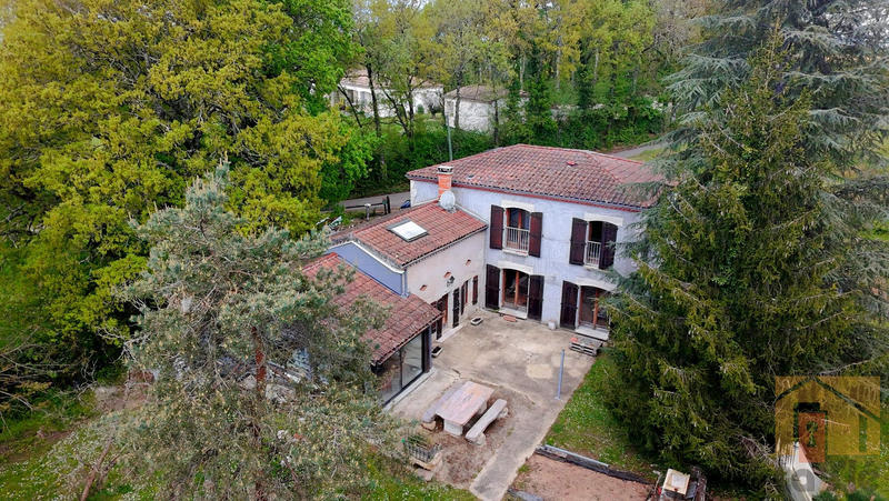 Maison - 206 m² - 7 pièces