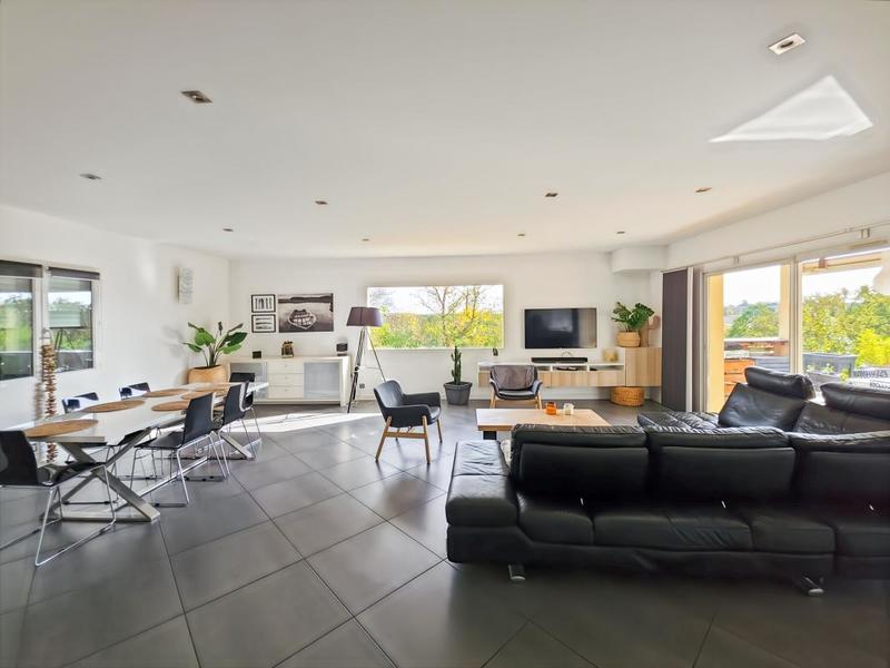 Maison - 195 m² - 7 pièces