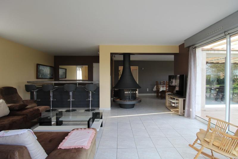 Maison - 235 m² - 8 pièces