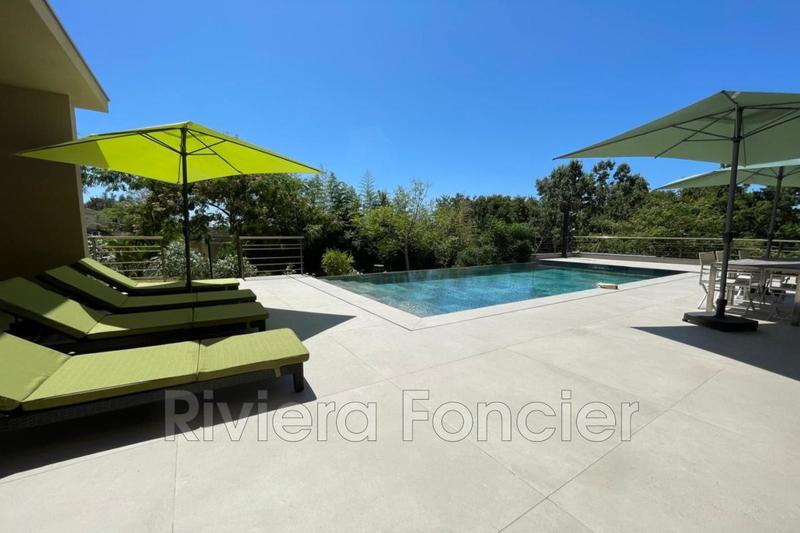 Maison - 240 m² - 5 pièces