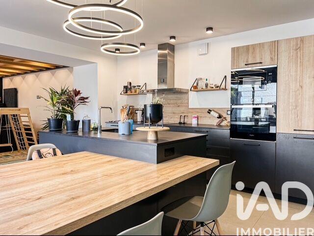 Maison - 203 m² - 7 pièces