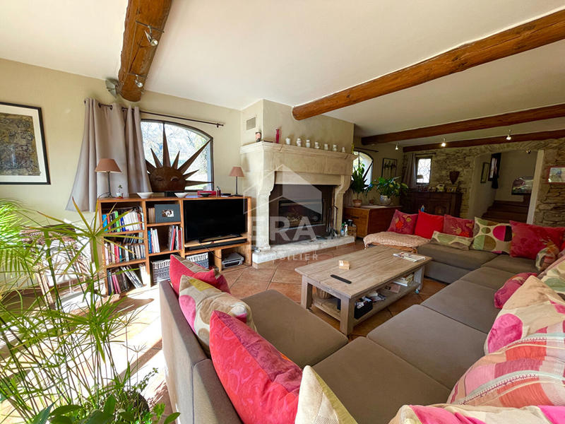 Maison - 228 m² - 8 pièces