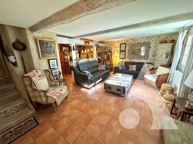 Maison - 284 m² - 9 pièces