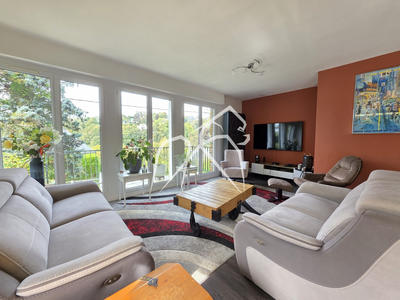 Maison - 220 m² - 7 pièces