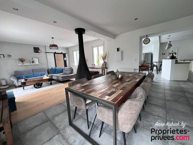 Maison - 195 m² - 9 pièces