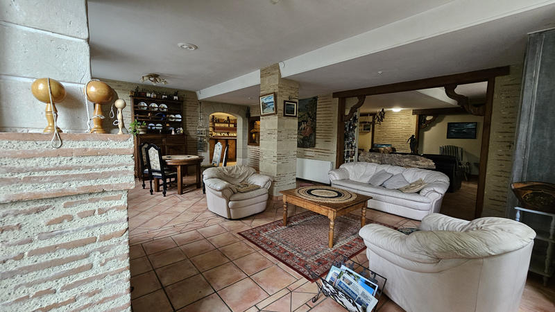 Maison - 600 m² - 20 pièces